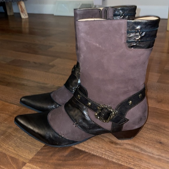 John Fluevog ankle boots. Spencer. Chocolate. Size 9 - Picture 4 of 13